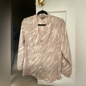 Vince Camuto White & Beige Shirt Top Size Small Blouse